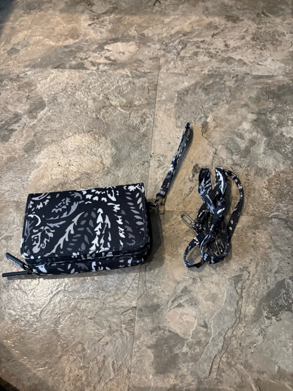 Vera Bradley Lighten-Up RFID 3-in-1 Crossbody in Paisley Noir Pattern - Picture 4 of 9